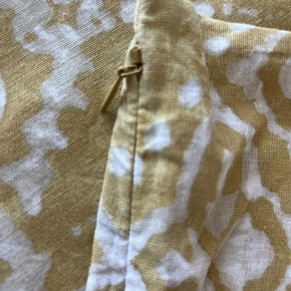 Pottery Barn pillow shame 23” wide Light gold and white w/ zipper.
